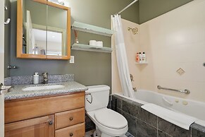 Private Room in SF - Shared Bath Kitchen