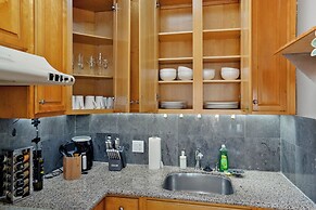 Private Room in SF - Shared Bath Kitchen