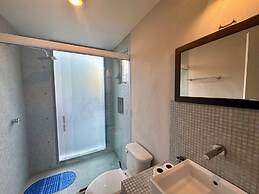 2BR Penthouse with Rooftop Pool
