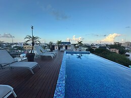 2BR Penthouse with Rooftop Pool