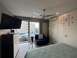 2BR Penthouse with Rooftop Pool