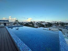 2BR Penthouse with Rooftop Pool