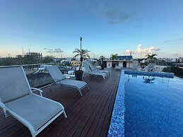 2BR Penthouse with Rooftop Pool