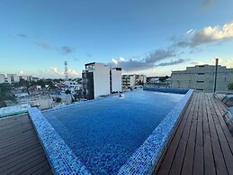 2BR Penthouse with Rooftop Pool