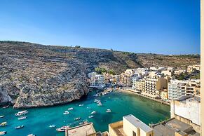 Stylish Apartment - Breathtaking Views in Xlendi