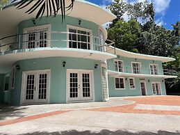 Toraille Waterfall Villas