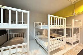 Sukhum Huai Khwang Guest House