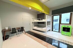 Sukhum Huai Khwang Guest House