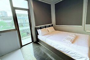 Sukhum Huai Khwang Guest House