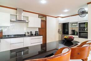 4BR Villa beach walking distance KBR44