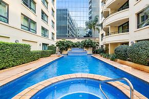 Sleek 1-bed by Jubilee Park With Pool