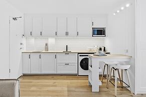 Studio3: Chic Bondi Abode With Pool & A/C