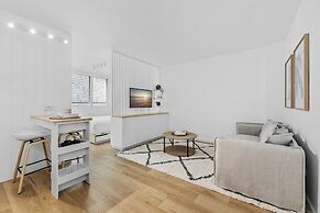 Studio3: Chic Bondi Abode With Pool & A/C