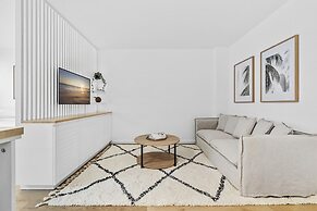 Studio3: Chic Bondi Abode With Pool & A/C