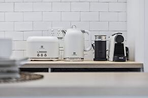 Studio3: Chic Bondi Abode With Pool & A/C