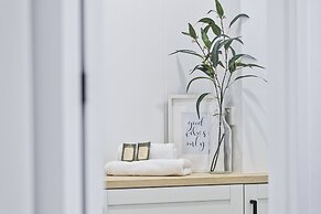 Studio3: Chic Bondi Abode With Pool & A/C