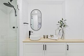 Studio3: Chic Bondi Abode With Pool & A/C