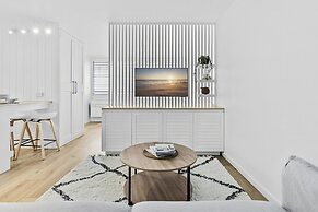 Studio3: Chic Bondi Abode With Pool & A/C