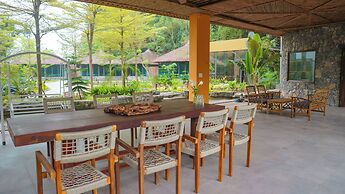 Cendana Trang An Retreat