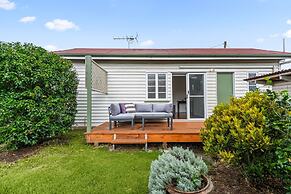 Charming 1-bed Cottage With Garden Retreat
