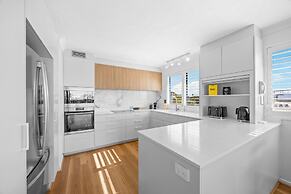 Stylish 4-bed Townhouse With Panoramic Ocean Views