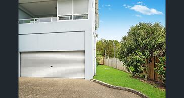 Stylish 4-bed Townhouse With Panoramic Ocean Views