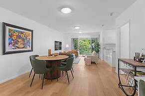 2-bed Getaway With Shared Pool & BBQ Access