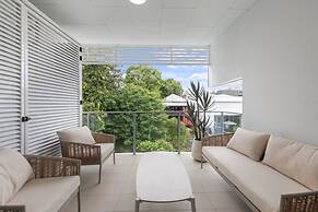 2-bed Getaway With Shared Pool & BBQ Access