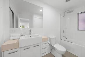 2-bed Getaway With Shared Pool & BBQ Access