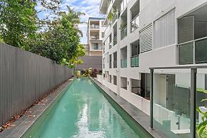 2-bed Getaway With Shared Pool & BBQ Access