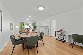 2-bed Getaway With Shared Pool & BBQ Access