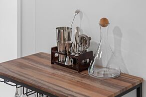 2-bed Getaway With Shared Pool & BBQ Access