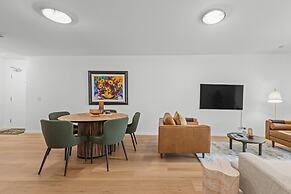 2-bed Getaway With Shared Pool & BBQ Access