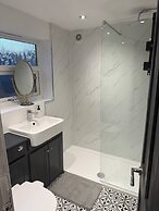 Bright 4-bedroom Maisonette in Gateshead