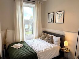 Bright 4-bedroom Maisonette in Gateshead