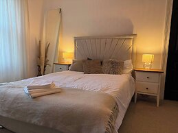 Bright 4-bedroom Maisonette in Gateshead