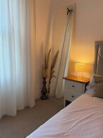 Bright 4-bedroom Maisonette in Gateshead