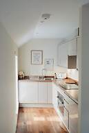 Charming Central Mews Home with Secure Parking