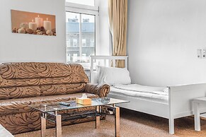 Cozy 2BR Apt Next to Millennium Tower