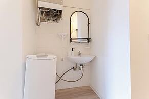 Stylish 2BR Apt Garden Modern Comforts