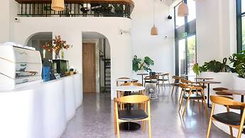 Monstera Hotel and Coffee