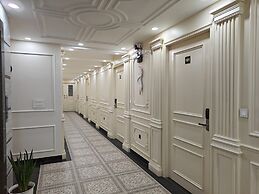 Hotel The Rajwada LP
