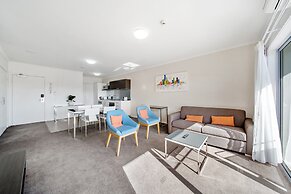 Bright 1-bed Apartment With Balcony