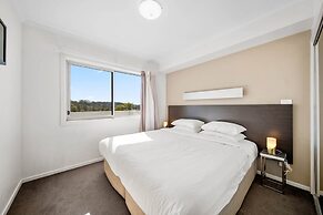 Bright 1-bed Apartment With Balcony