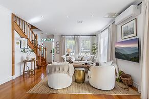 Spacious Family Home With Balcony in Pascoe Vale