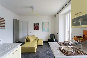 Lovely Apartment Overlooking the Lake