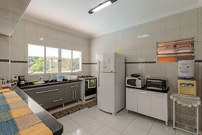 Casa Tem Tica com Piscina e Churrasqueira