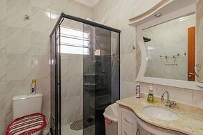 Casa Tem Tica com Piscina e Churrasqueira
