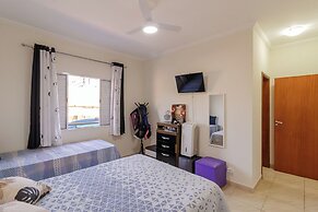Casa Tem Tica com Piscina e Churrasqueira