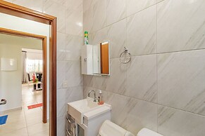 Casa Tem Tica com Piscina e Churrasqueira